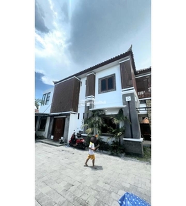 ual Rumah Kantor Luas 300 m2 Bekas Siap Huni area Muding Gatsu Barat Kerobokan - Badung Bali