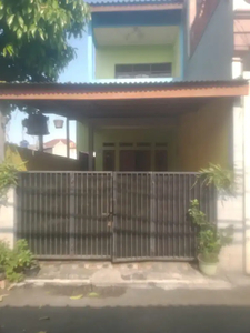 Di jual rumah tingkat 2 lantai