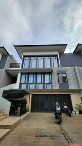 Dijual rumah mewah full furnish di Lakewood navapark BSD , full furni