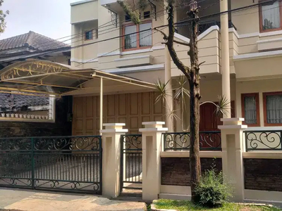 Disewakan Rumah Lux Semi Furnished di Karang Tineung