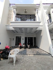 Rumah Baru 3 Lantai DiJagakarsa Jakarta Selatan