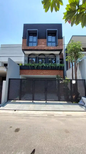 Rumah Baru Modern Industrial di Pondok Indah Jakarta Selatan