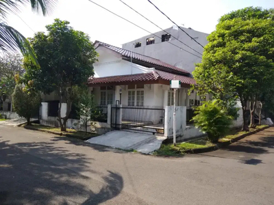 Rumah dijual posisi hook lokasi strategis di Bintaro Jaya Sektor 9