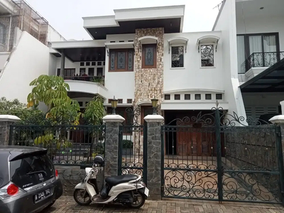 Rumah Kelapa Gading Villa Gading Indah 12,5x27m 2,5 lantai, jln lebar