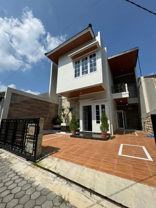 Rumah Mewah 2 Lt Minimalis Modern Dekat UII