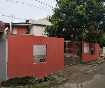 Rumah Pilar 2 lantai Belakang SMPN1 Cikut