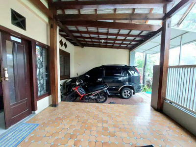 Runah di jl kembar araya dekat masjid blok depan malang kota