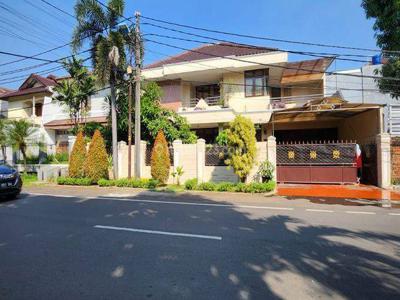 Rumah Mewah Tanah Besar di Kav Marinir Pondok Kelapa