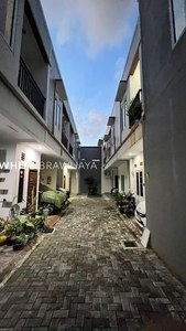 Dijual Rumah Layak Huni Bangunan 2 Lantai Area Kemayoran Jakarta