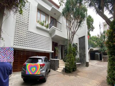 5 Bedroom Modern house in another private compound in Kemang