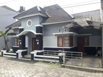 Di Sewakan rumah semi Furnised dlm komplek deket Jogja City mall