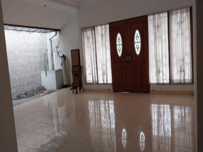 Disewakan rumah Jl. Kemang Utara IV