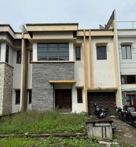 Dijual cepat rumah kosong di Komplek River View Medan