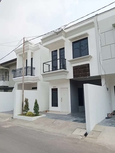 Dijual Rumah Mewah Elegan ditengah kota Jakarta Timur