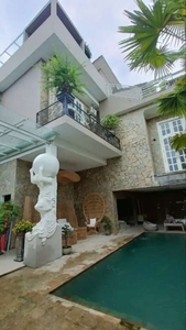 ONE GATE Sistem SEMI FURNISHED Villa Modern 6 Bedrooms Pecatu Bali