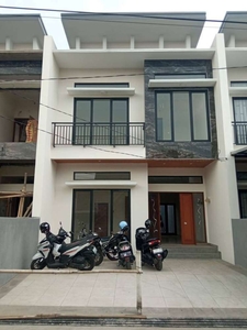 Rumah baru 2 lantai SHM di Turangga Buahbatu Bandung