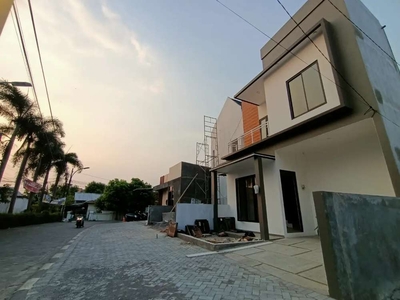 RUMAH DIJUAL 2LANTAI MAJAPAHIT PEDURUNGAN SEMARANG