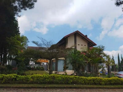 Rumah Dijual Villa Istana Bunga Lembang Mainroad