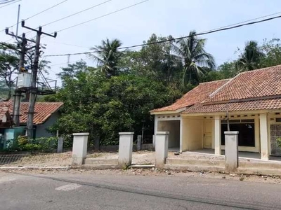 Rumah Hunian Strategis + Toko + Kebun / Buahdua, Sumedang