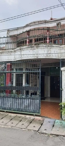 Rumah Tengah Kota Surabaya Lokasi Strategis Banget