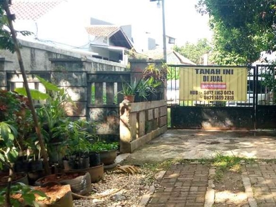 Tanah di Pinggir Jalan Timbul Samping Kampus Politeknik APP Jagakarsa