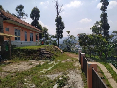 Tanah Luas + Rumah cocok untuk Villa di Parongpong, Bandung Barat