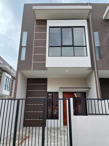 Dijual Rumah Baru 2,5lt split level di Sby Timur Gunung Anyar