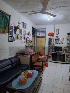 Dijual rumah di komplek BTN jl. Delima Kembangan Jakarta Timur