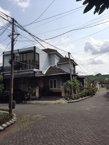 Dijual Rumah Modern Cantik Siap Huni di Jl. Bunga-Bunga, Suhat Malang