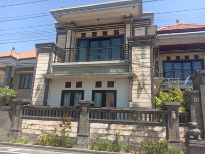 Hunian mewah style villa lantai 2