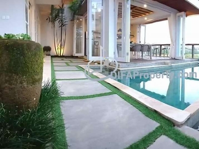 Luxurious villa with rice field view for sale in Canggu