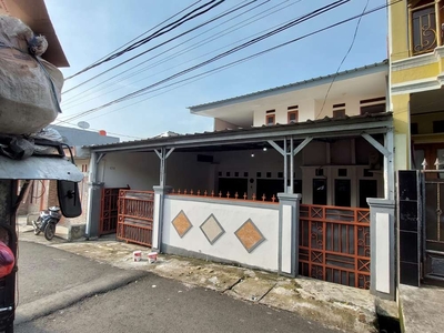 Rumah 2 Lantai Dekat Pintu Tol Di Ulujami, Jakarta Selatan