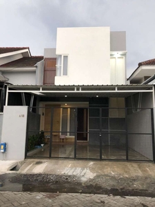 Rumah Bangunan Baru 2 Lantai Layout Istimewa Daerah Sulfat Dekat RSB P