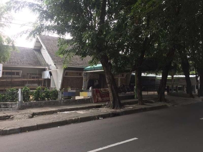 Rumah besar hitung tanah pinggir jalan besar Cawang Jakarta Timur