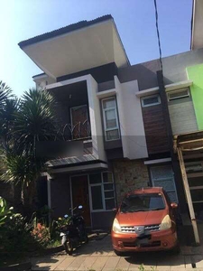 Rumah cantik 2 lantai di Bintaro Land Tangerang selatan