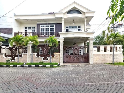 RUMAH CLASSIC MEWAH HOOK DI SUTOREJO INDAH ROW JLN SGT LEBAR