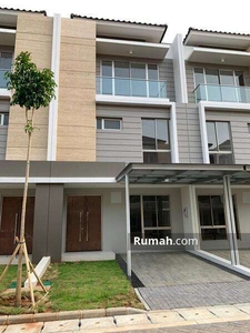 RUMAH DIJUAL PIK UKURAN 6X12.5 DI GOLF ISLAND 3 LANTAI CLUSTER BAGUS