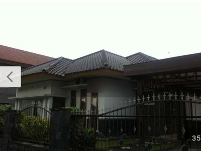 Rumah Furnished cantik rapih dgn halaman luas siap huni Na