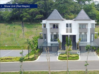 Rumah mewah dengan Lake View dan City View dekat Tol Jagorawi