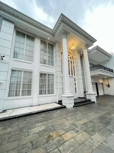 Rumah mewah di Cempaka Putih,Furnished,brand new,Luas:842m,Harga:32 M