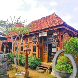 Rumah plus tempat kuliner bangunan kayu jati antik Purwokerto