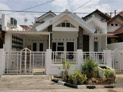 Rumah putih bersih terawat bagus nyaman villa pamulang mas, tangsel
