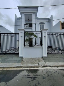 Rumah Rapih dan Ciamik 2 Lantai di Komplek Abadi Jakarta Timur SHM