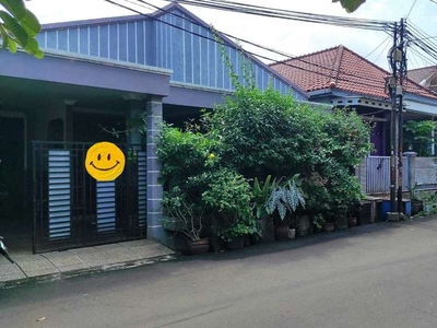 Rumah secondary komplek Krama yudha mekarsari dijual beserta furniture