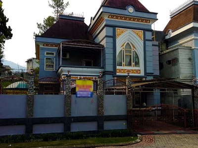 Villa Mewah 2 Lantai Full Furnished di Kota Bunga Siap Huni