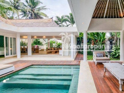 4 Bedrooms Villa by the jungle and river