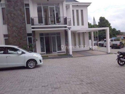 Dijual Rumah Bagus Plus Ruang Usaha Main road Setiabudi Lembang