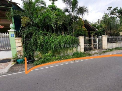 Dijual tanah bonus bangunan di lingkungan nyaman di Sumber Solo