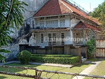 Disewakan Rumah Lama Dan Besar Sekali di Diponegoro, Sby Pusat