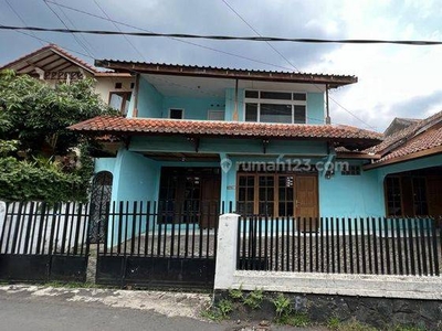 Rumah 2 Lantai Lokasi Strategis Akses Mudah di Sekeloa, Bandung